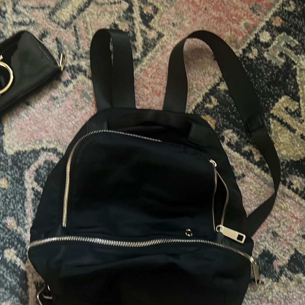 NWOT Lululemon  CITY ADVENTURE MINI black/gold backpack
